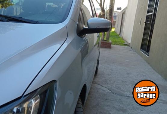 Autos - Volkswagen Fox 2017 Nafta 143000Km - En Venta