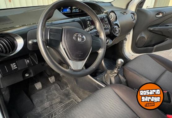 Autos - Toyota ETIOS x 1.5 6M/T 2022 Nafta 56600Km - En Venta