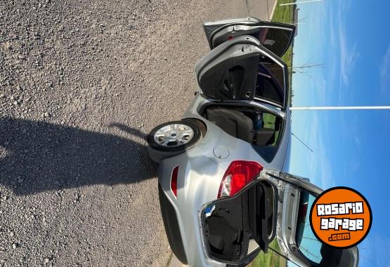 Autos - Ford Ford fiesta kinetic S plu 2017 Nafta 146000Km - En Venta