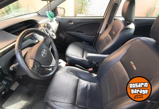 Autos - Toyota Etios 2016 Nafta 128000Km - En Venta