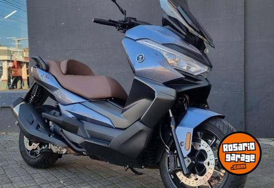 Motos - Voge SR4 MAX 2025 Nafta 3400Km - En Venta