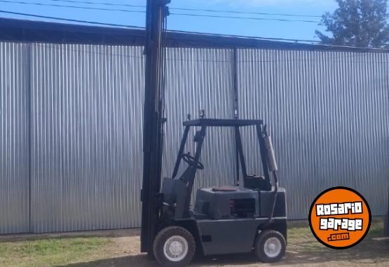 Camiones y Grúas - Vendo autoelevador 2 TN - En Venta