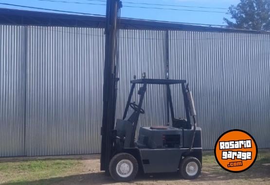 Camiones y Grúas - Vendo autoelevador 2 TN - En Venta