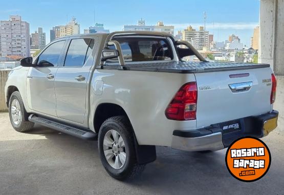 Camionetas - Toyota Hilux SRV 4x4 AT6 2020 Diesel 150000Km - En Venta
