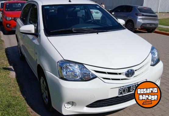 Autos - Toyota Etios 2015 Nafta 86000Km - En Venta