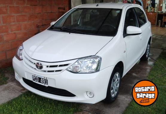 Autos - Toyota Etios 2015 Nafta 86000Km - En Venta