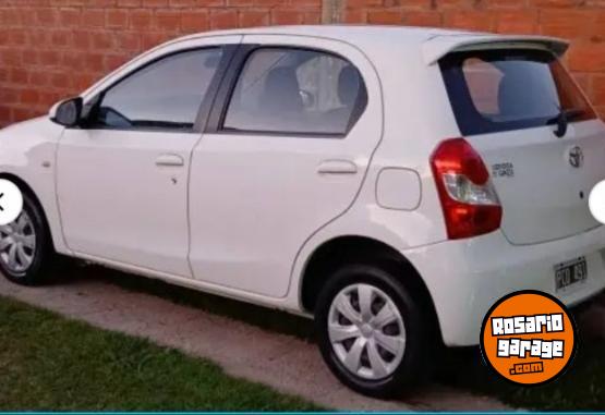 Autos - Toyota Etios 2015 Nafta 86000Km - En Venta