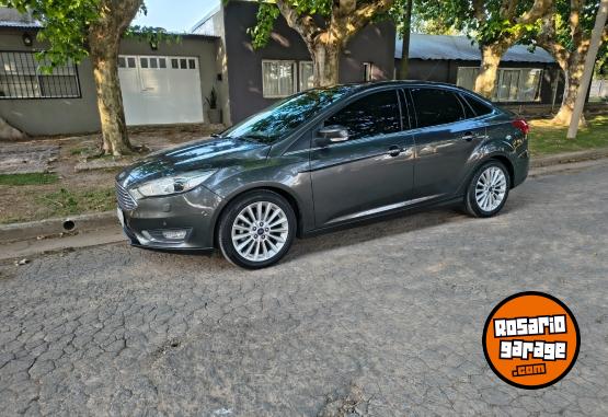 Autos - Ford Focus Titanium 2017 Nafta 110000Km - En Venta