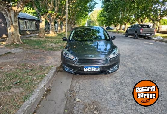 Autos - Ford Focus Titanium 2017 Nafta 110000Km - En Venta