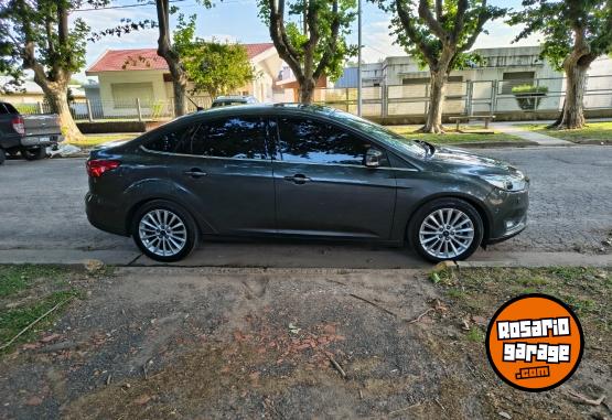 Autos - Ford Focus Titanium 2017 Nafta 110000Km - En Venta
