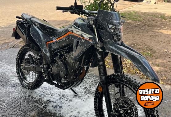 Motos - Honda Tornado 300 2025 Nafta 12000Km - En Venta