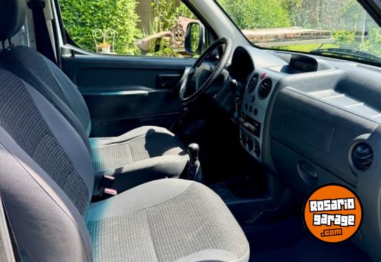 Utilitarios - Peugeot HDI 1.6 Furgón Confort 2016 Diesel 174000Km - En Venta