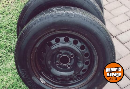 Accesorios para Autos - Vendo 5 llantas con cubiertas 185/70/R14 - En Venta