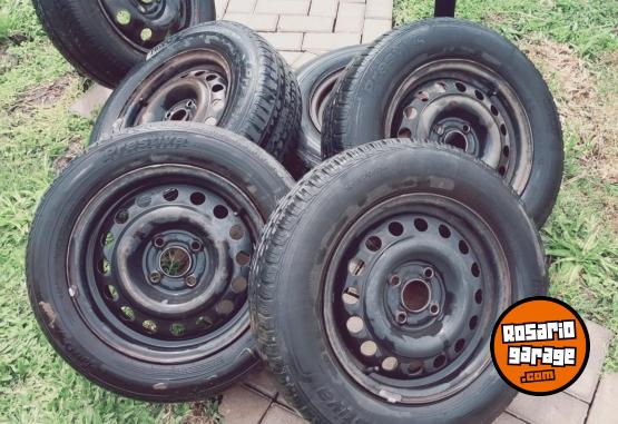 Accesorios para Autos - Vendo 5 llantas con cubiertas 185/70/R14 - En Venta