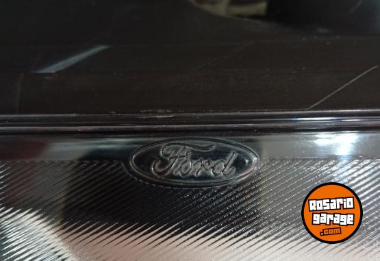 Accesorios para Autos - Vendo juego de ópticas delanteras Ford fiesta kinetic - En Venta
