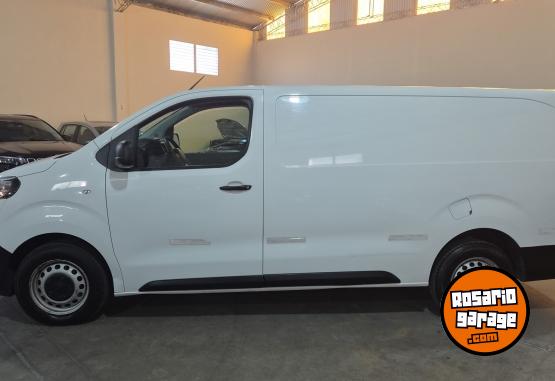Utilitarios - Peugeot Expert furgon confort 2020 Diesel 120000Km - En Venta