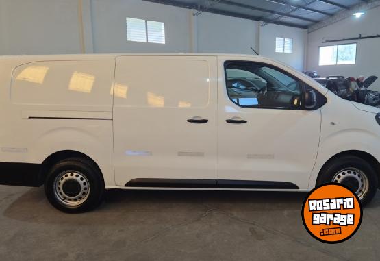 Utilitarios - Peugeot Expert furgon confort 2020 Diesel 120000Km - En Venta