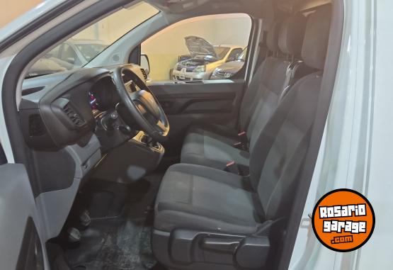 Utilitarios - Peugeot Expert furgon confort 2020 Diesel 120000Km - En Venta