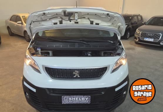 Utilitarios - Peugeot Expert furgon confort 2020 Diesel 120000Km - En Venta