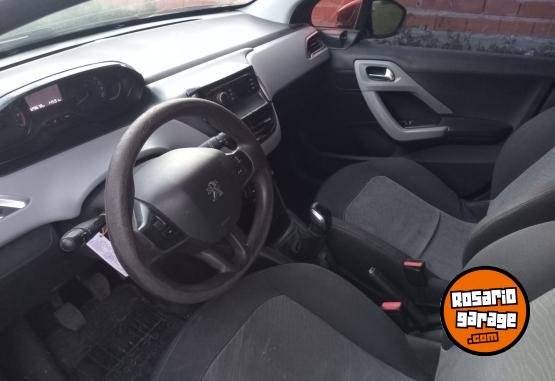 Autos - Peugeot 208 2014 Nafta 131000Km - En Venta