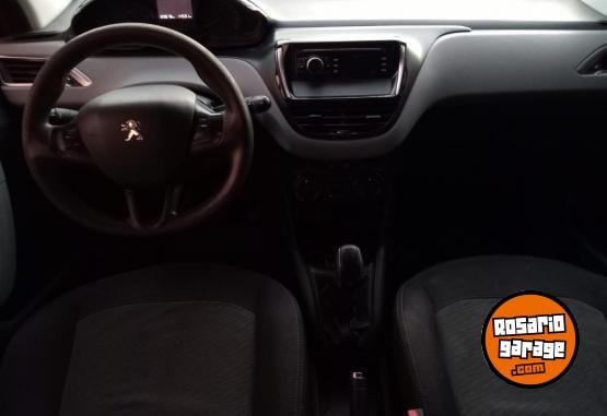 Autos - Peugeot 208 2014 Nafta 131000Km - En Venta