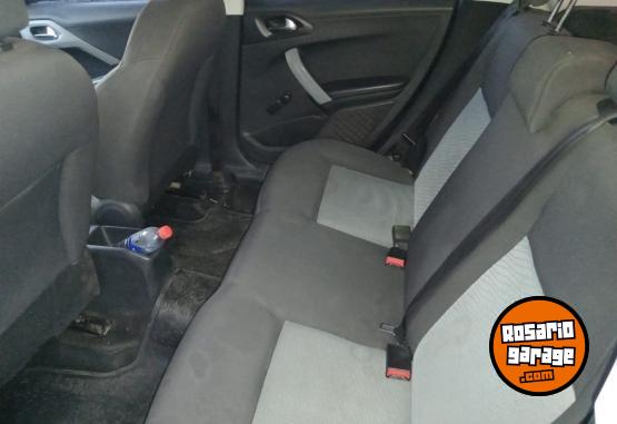 Autos - Peugeot 208 2014 Nafta 131000Km - En Venta