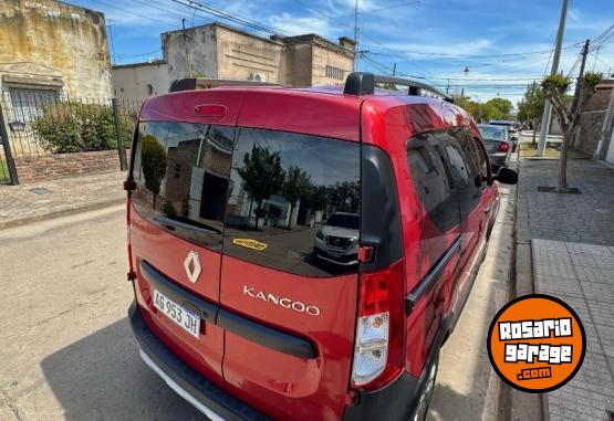 Utilitarios - Renault Kangoo 2024 Nafta 35000Km - En Venta