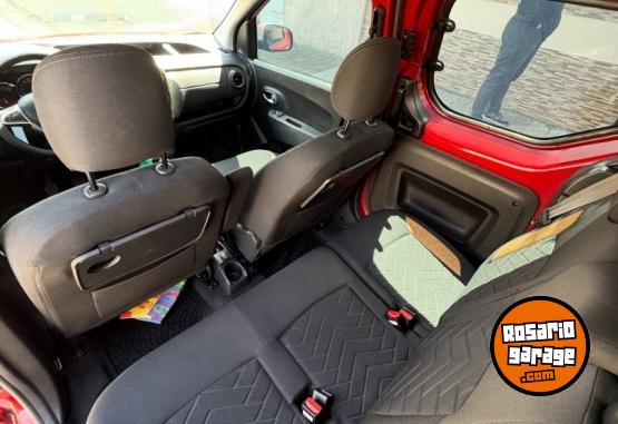 Utilitarios - Renault Kangoo 2024 Nafta 35000Km - En Venta