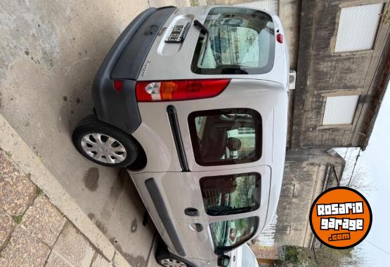 Utilitarios - Renault Kangoo 2012 Nafta 133000Km - En Venta