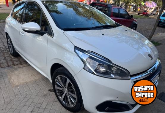 Autos - Peugeot 208 feline 2017 Nafta 49000Km - En Venta