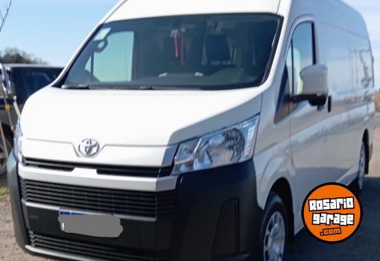 Utilitarios - Toyota L2H2 2024 Diesel 190000Km - En Venta