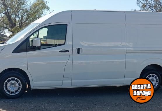 Utilitarios - Toyota L2H2 2024 Diesel 190000Km - En Venta