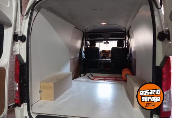 Utilitarios - Toyota L2H2 2024 Diesel 190000Km - En Venta