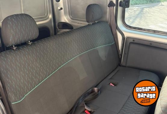 Utilitarios - Renault Kangoo 2017 GNC 140000Km - En Venta