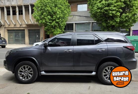 Camionetas - Toyota SW4 SRX 2023 Diesel 60000Km - En Venta