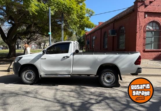 Camionetas - Toyota Hilux C/S DX 2,4 6 MT 2023 Diesel 130000Km - En Venta