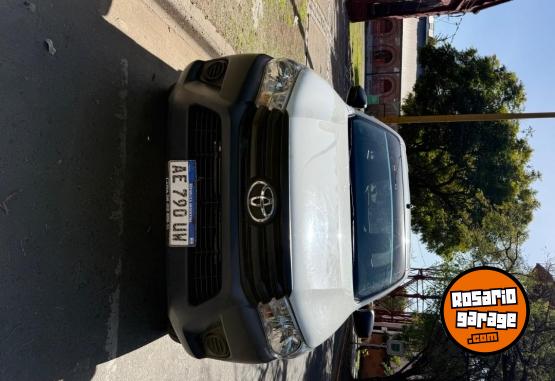 Camionetas - Toyota Hilux C/S DX 2,4 6 MT 2023 Diesel 130000Km - En Venta