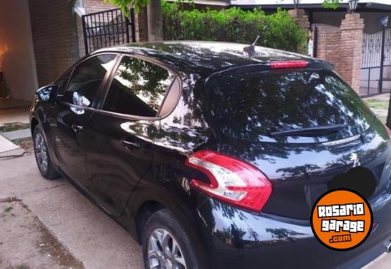 Autos - Peugeot 208 2015 Nafta 130000Km - En Venta