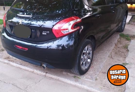 Autos - Peugeot 208 2015 Nafta 130000Km - En Venta