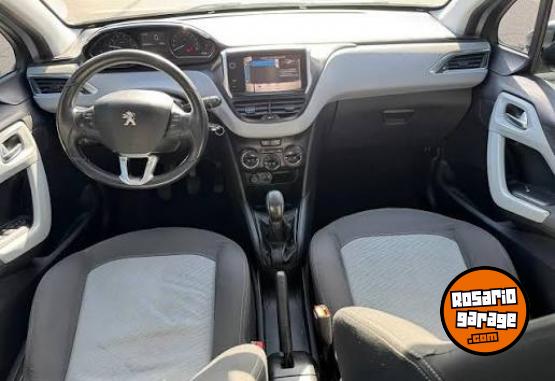 Autos - Peugeot 208 2015 Nafta 130000Km - En Venta