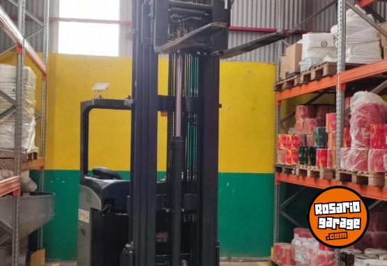 Camiones y Grúas - Autoelevador electrico - En Venta