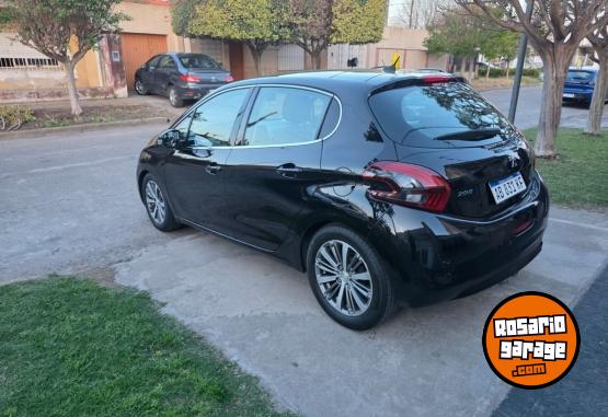 Autos - Peugeot 208 feline 2017 Nafta 125000Km - En Venta