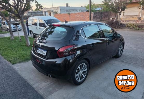 Autos - Peugeot 208 feline 2017 Nafta 125000Km - En Venta