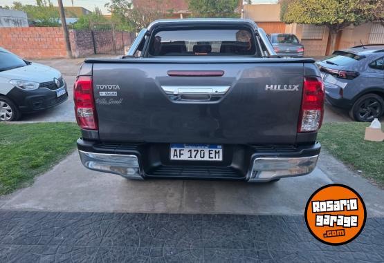 Camionetas - Toyota Hilux Sr 4x2 2022 Diesel 40000Km - En Venta