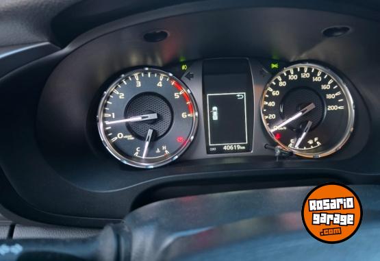 Camionetas - Toyota Hilux Sr 4x2 2022 Diesel 40000Km - En Venta