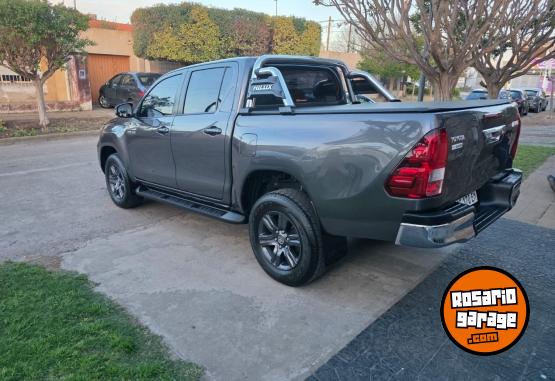 Camionetas - Toyota Hilux Sr 4x2 2022 Diesel 40000Km - En Venta