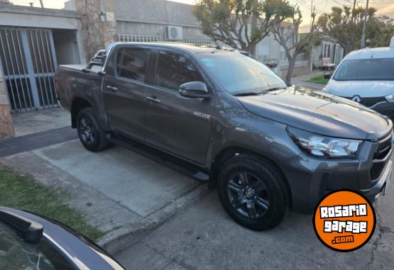Camionetas - Toyota Hilux Sr 4x2 2022 Diesel 40000Km - En Venta