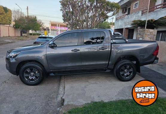 Camionetas - Toyota Hilux Sr 4x2 2022 Diesel 40000Km - En Venta