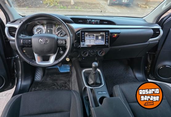 Camionetas - Toyota Hilux Sr 4x2 2022 Diesel 40000Km - En Venta