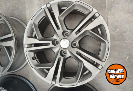 Accesorios para Autos - Llantas 17 Peugeot 208 GTI GT Muy buenas. $700.000 las 4. No bajo precio - En Venta